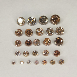 Brauner Diamant mit Rundschliff 1,00-3,65 mm